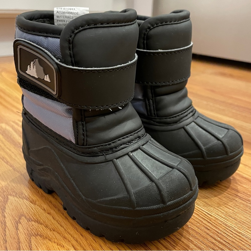 Mountain Creek Snow boots size 5
